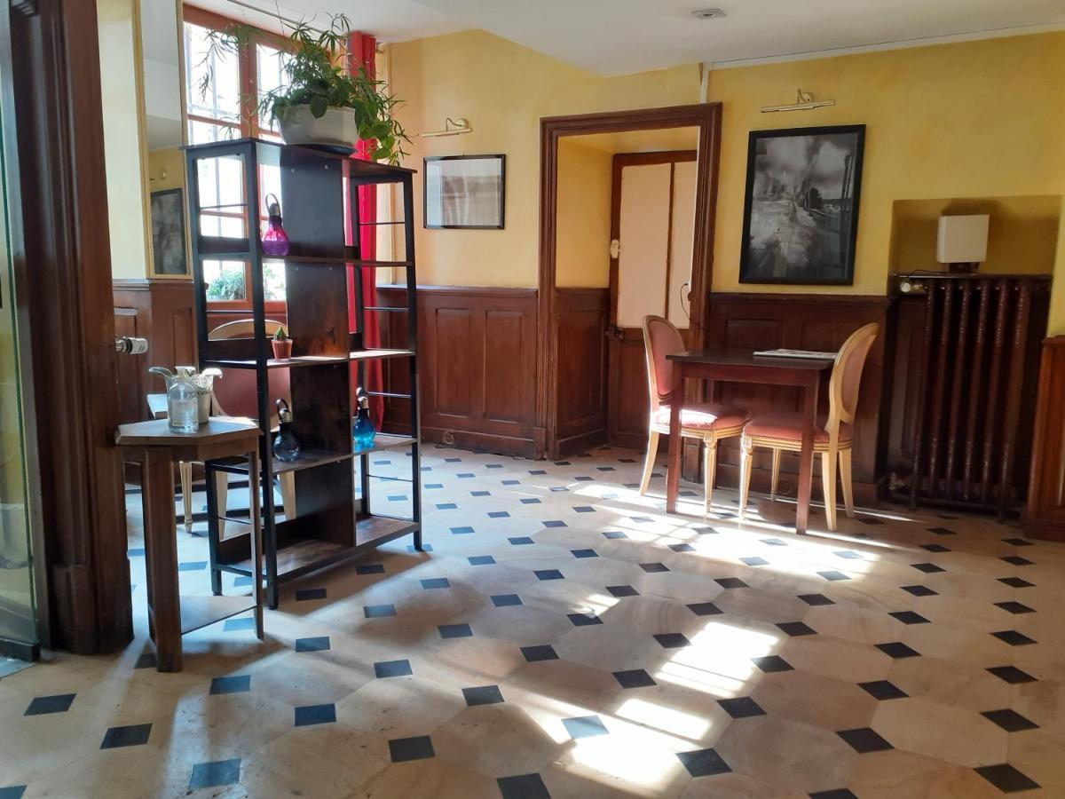 Logis Hotel Restaurant De L'Ecu Montbard Exterior photo